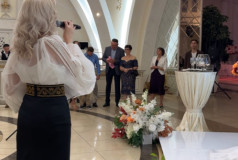 Ведущая Вероника Суручану