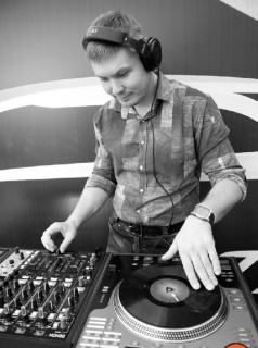 DJ Bond