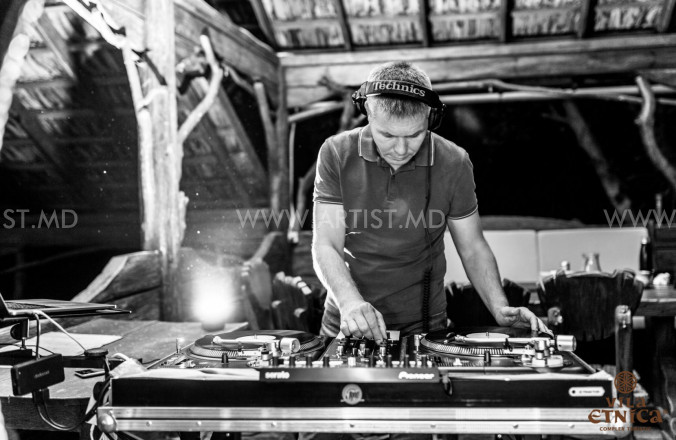 DJ Bond