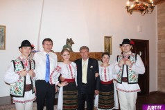 Dansatori la nunta TINERETEA