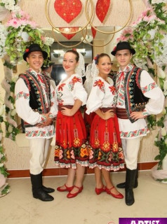 Танцоры IZVORAS