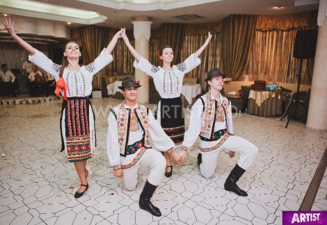 Dansatori pentru ceremoni Efros Adriana