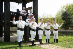 Вокально-инструментальный ансамбль народных песен